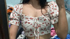 Floral Puff Sleeve Crop Top