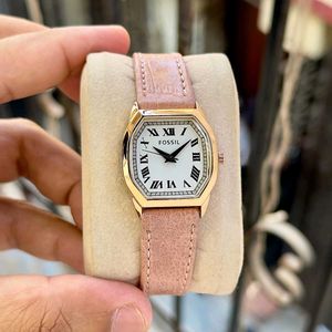 Fossil Watch - Elegant Women's Accessory