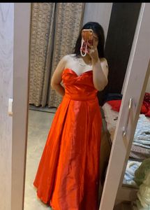 Stunning Strapless cherry red gown❤️🎀