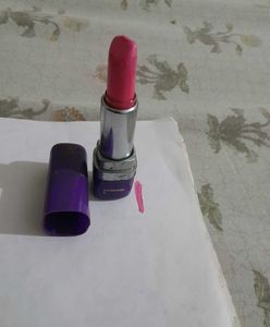 Buy 2 lipsticks Get two lipstick free