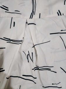 Stylish White Graphic Print Top