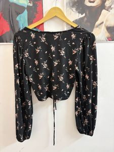 Floral Print Cropped Tie-Front Top