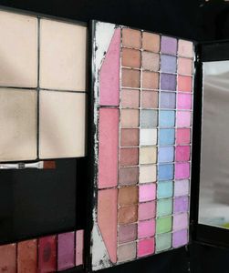 Multi-Color Eyeshadow &amp; Blush Palette