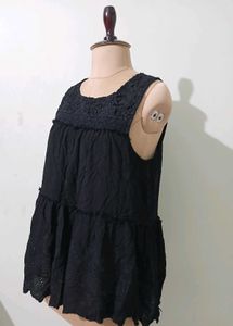 Black Embroidered Sleeveless Kurta