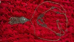 Vintage-Style Layered Body Chain
