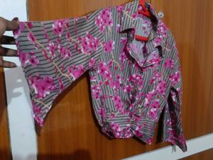 Chic Floral Twist Front Blouse L size top