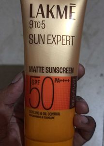 The Derma Co. Hyaluronic Sunscreen Aqua Gel SPF 50