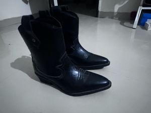 Black Cowboy Boots