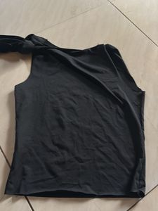 Chic Black Tie-Front Sleeveless Top