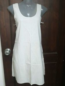 Simple White Sleeveless A-Linne camisole