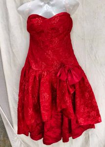 15J6. Stunning Red Strapless Lace Mini Dress