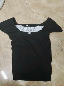 Black vintage lacy top 🤩