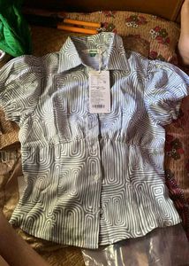 Patterned Puff Sleeve Fitted Top