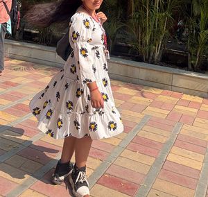 Cute Daisy Print Tiered Midi Dress