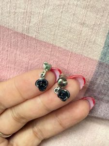 Charming Black Rose Stud Earrings