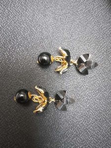 Elegant Black &amp; Gold glass Flower Earrings