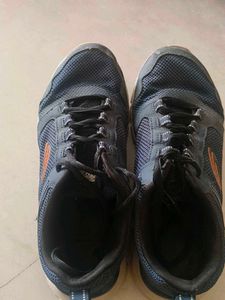 Men's sports shoes - size-6