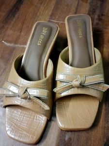 Chic Beige Bow Heels