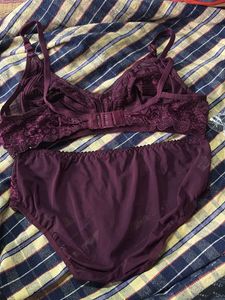 unused Elegant Lace Bra and Panty Set