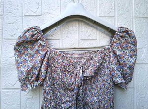 New with tag Floral Puff Sleeve Smocked Crop Top
