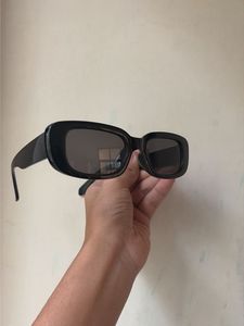 Chic Black Rectangular Sunglasses
