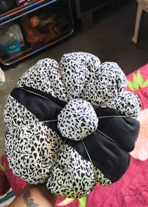 bohot hi pyare or sundar se dikhne wale cushion vo