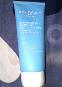 DOT &amp; KEY Barrier Repair Face Wash