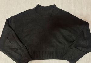 Chic Black Cropped Turtleneck Sweater