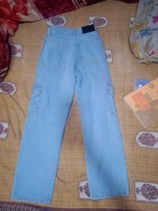 Light Wash Cargo Jeans like new