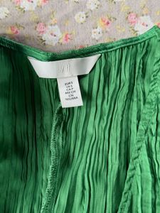 H&amp;M Emerald Green Crinkle V-Neck Top