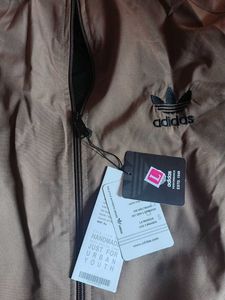 👉 “Brand new L size trousers – with tag ✨”