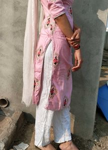 Pink Embroidered Kurta Set 💗🌷