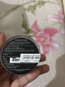 NUON Finishing Glow Compact