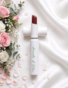 💜 Mamaearth Moisture Matte Longstay Lipstick - Sh