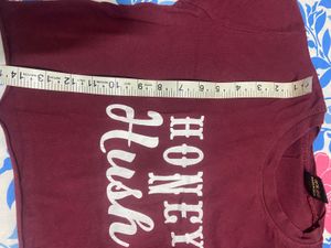 Maroon 'Honey Hush' Graphic Tee Cropped