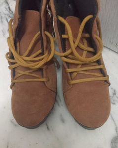 Chunky tan Platform Lace-Up Boots