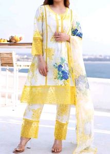 beautiful  ⭐ lace detail pakistani Suite