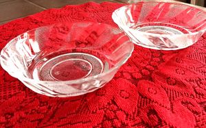 Set of 2 Clear Glass Swirl Design Saucers