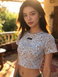 Unique Swirl Print Cropped T-Shirt