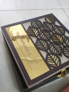 Elegant Leaf Design Jewelry Box