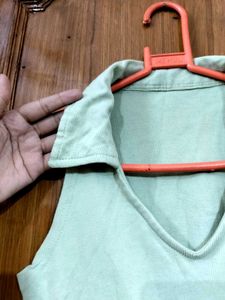 Light green Collared crop top 🥑