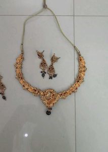 Stunning Necklace with Earrings &amp; Maang Tika