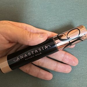 Anastasia Beverly Hills Magic Touch Concealer