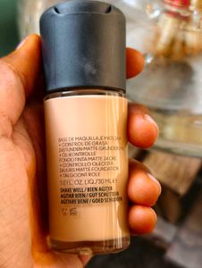 MAC Studio Fix Fluid Foundation NC20