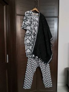 Black White Floral Print Kurta Set with Dupatta