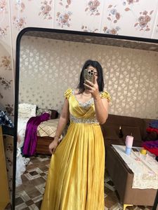 Yellow Embellished Evening Gown🌻🎀🧚🏻‍♀️