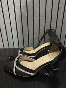 Elegant Black Heels with Rhinestones