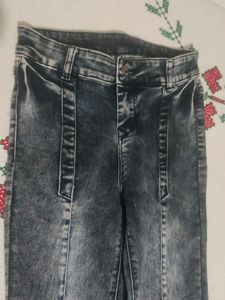 Trendy Bootcut Jeans with Frayed Hem