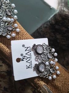 1 pair &amp; Pearl Earrings 🆓 gift 🎁 inside