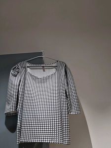 Houndstooth Puff Sleeve Top